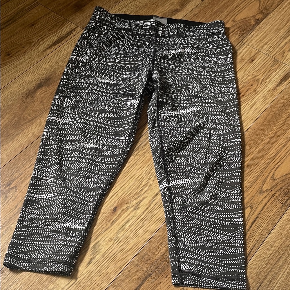 Puma Black and White Patterned Capris (Bin F)​